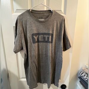 Men’s grey YETI T-shirt size XL